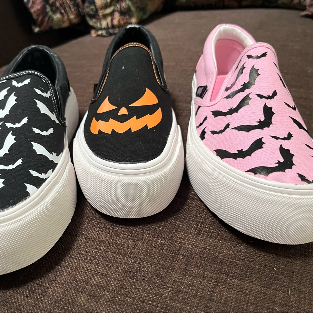 Adult Halloween Canvas platform sneakers. Size 8.